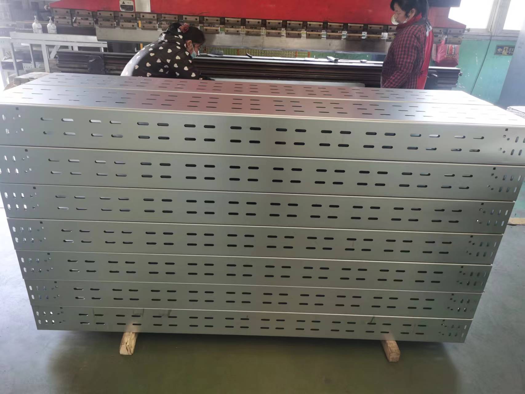 托盘式电缆桥架