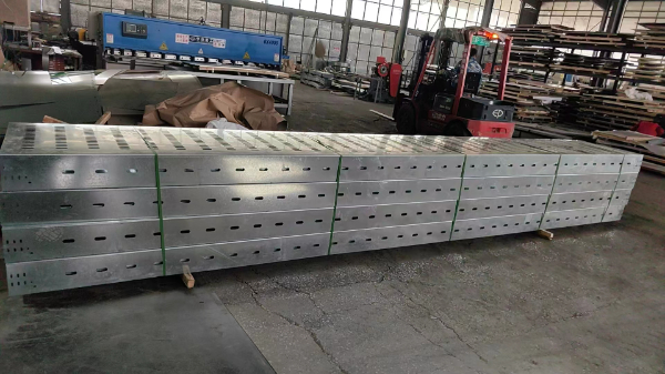 托盘式电缆桥架