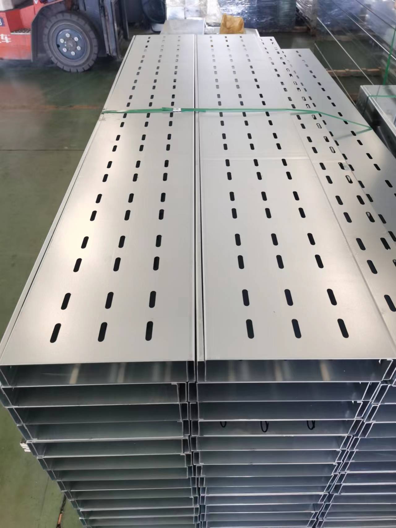 托盘式电缆桥架