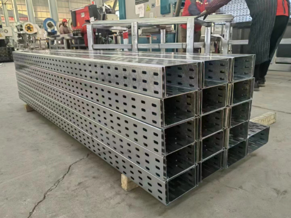 托盘式电缆桥架