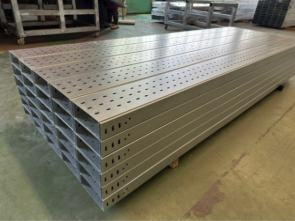 托盘式电缆桥架