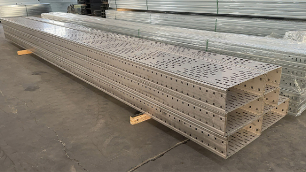 托盘式电缆桥架