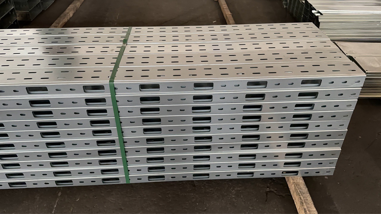 托盘式电缆桥架