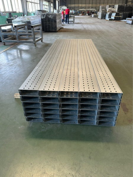 托盘式电缆桥架