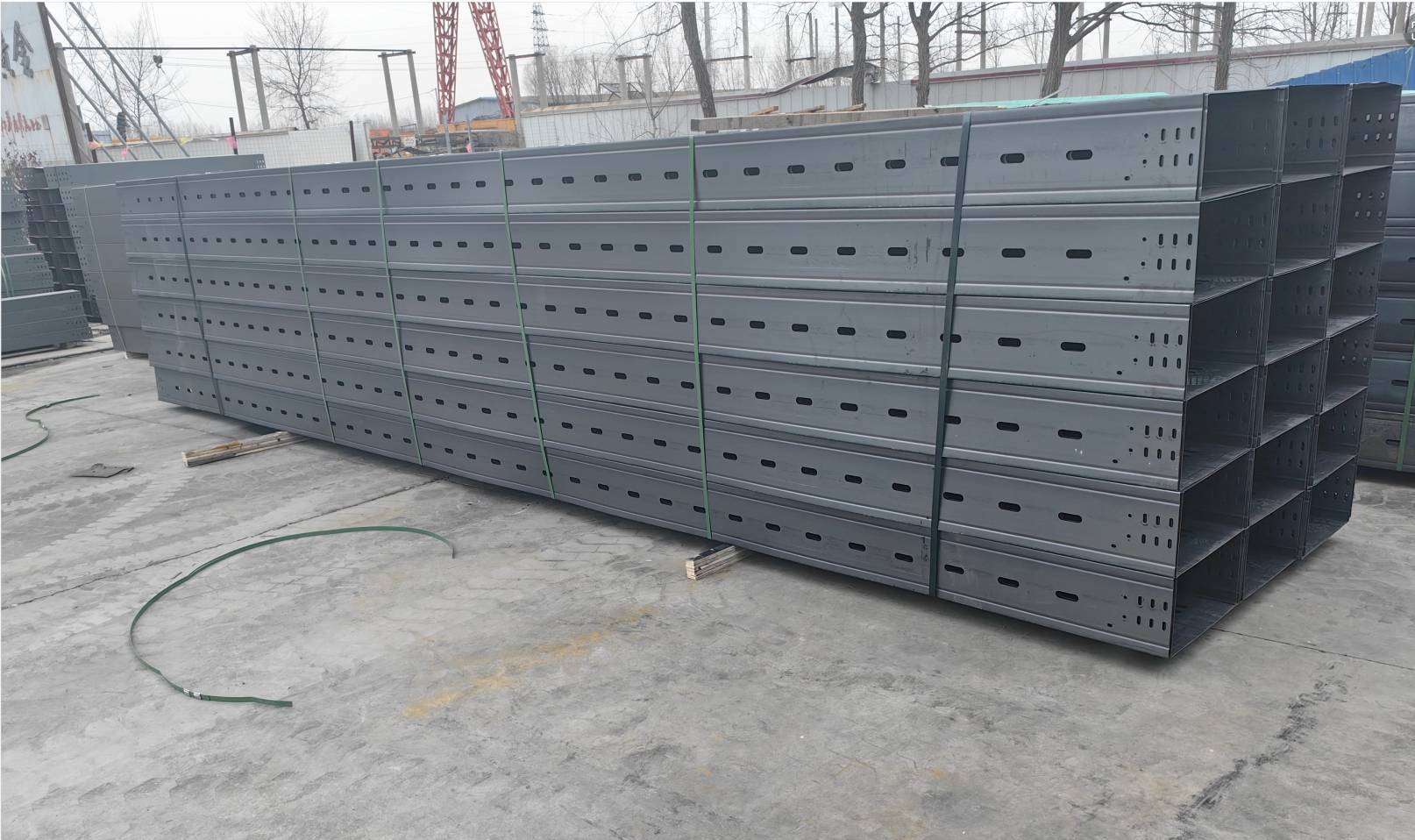 托盘式电缆桥架